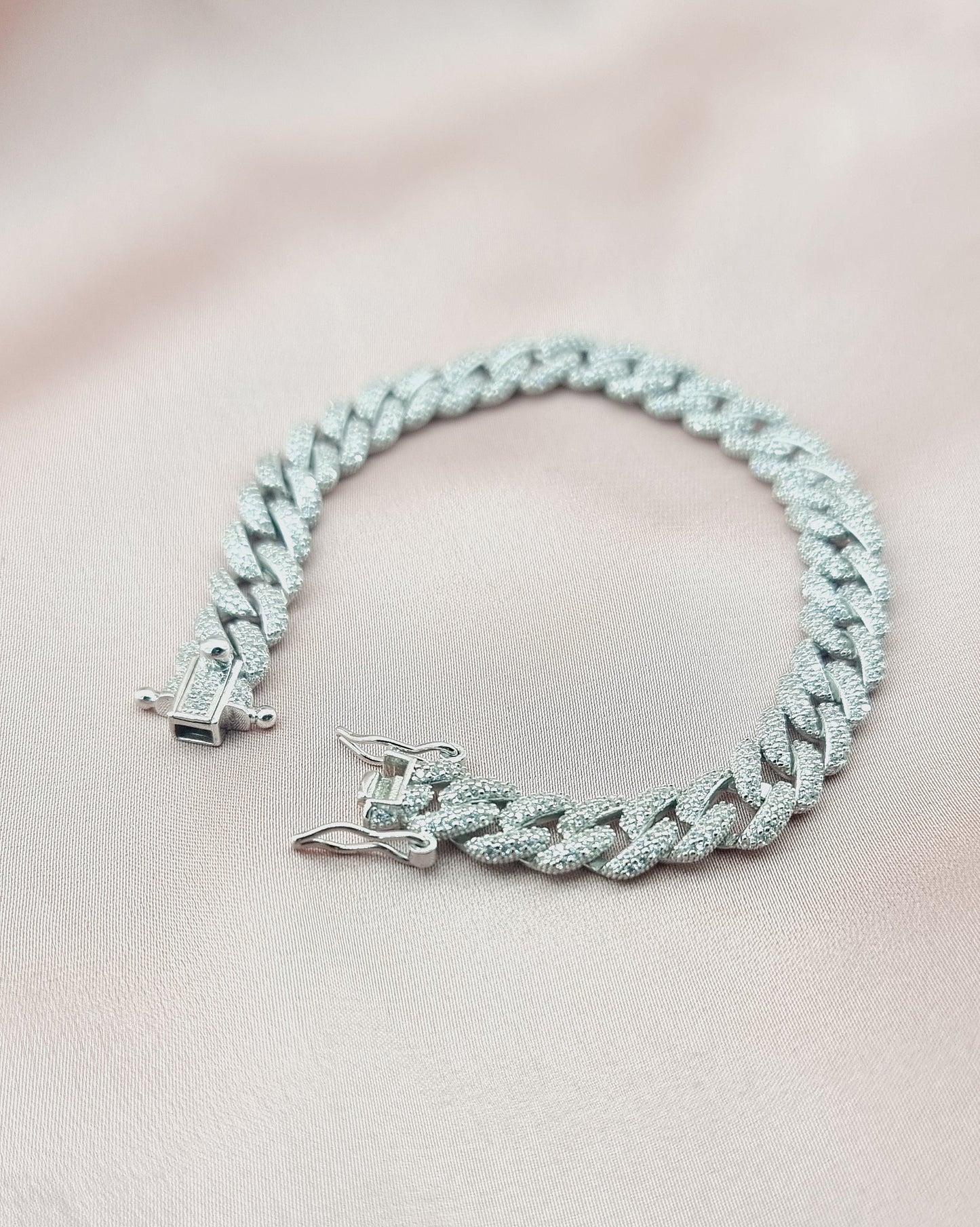 Bracciale Lyra con 650 zirconi